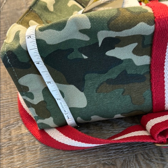 Green and Red Crossbody Bag with Bold Design - Picture 7 of 8